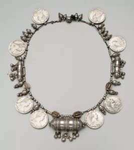 Amulet necklace worn in 18th-century Yemen