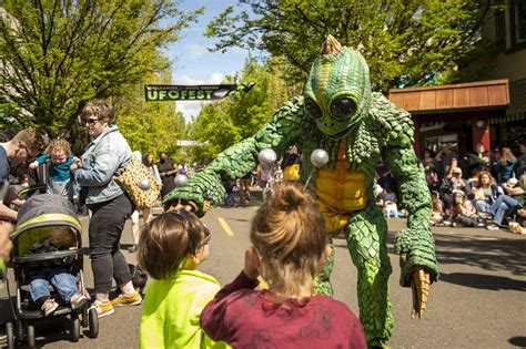 McMenamins UFO Festival Parade