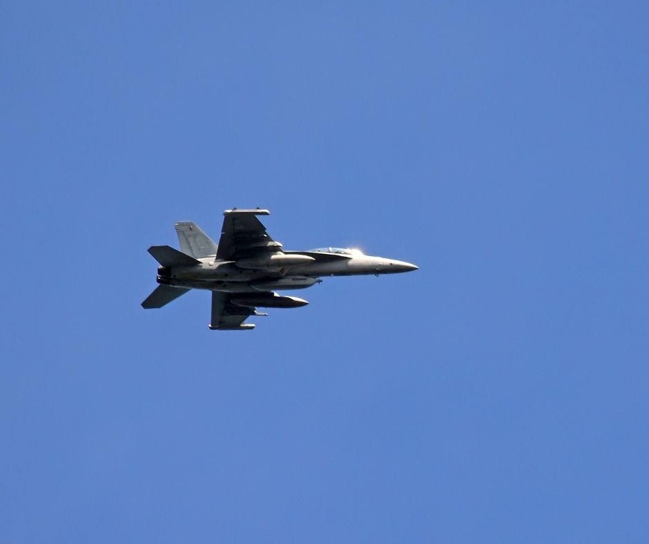 Airplane F-18