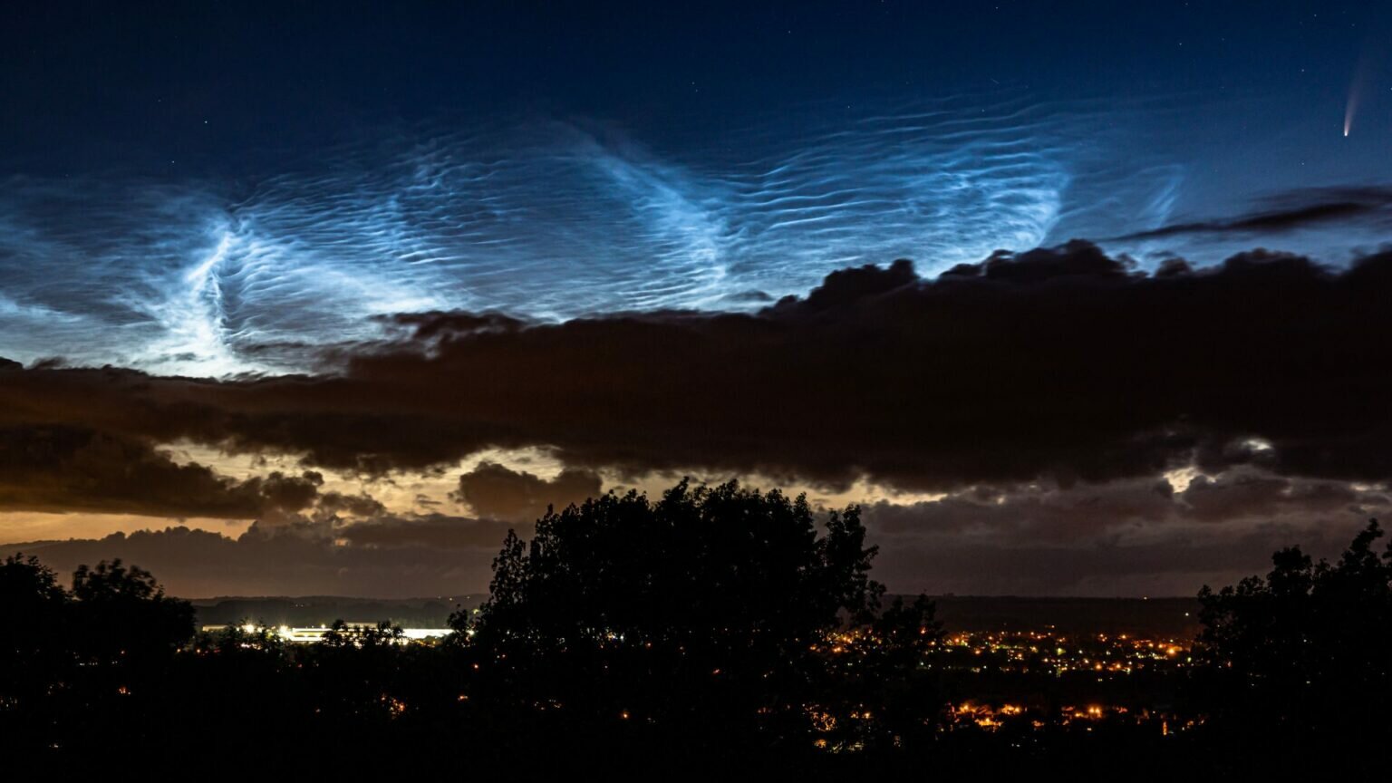 Dancing Skies: A Guide to Atmospheric Light Phenomena - Atmospheric Lights